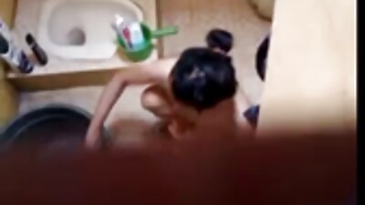 Три момичета български секс клипове от колежа споделят петел в общежитието