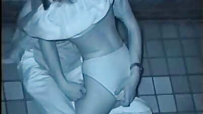Любопитни тийнейджъри изследват секса пред български секс видеоклипове камерата