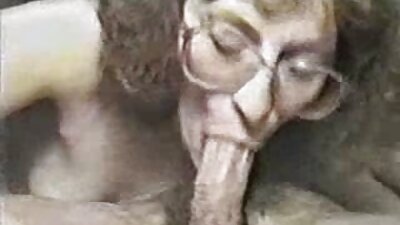 Грудаста зряла жена, хваната да мастурбира от старец balgarsko porno video